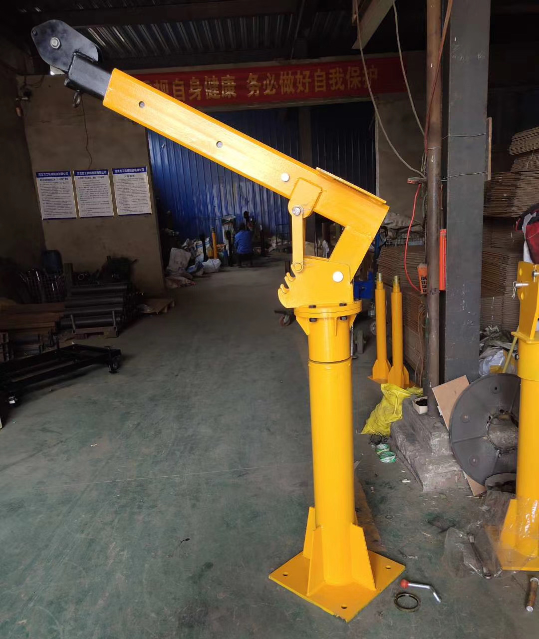 2噸小吊機，隨車吊機，小型車載吊機